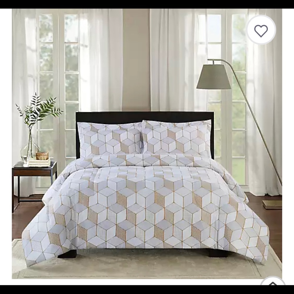 Duvet Cover, and Two pillow shams. Smoke/pet free